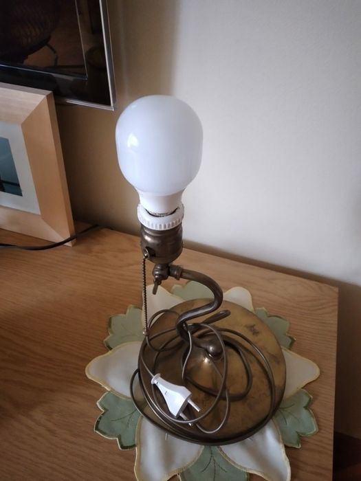 Stara stylowa lampa mosiężna biurkowa