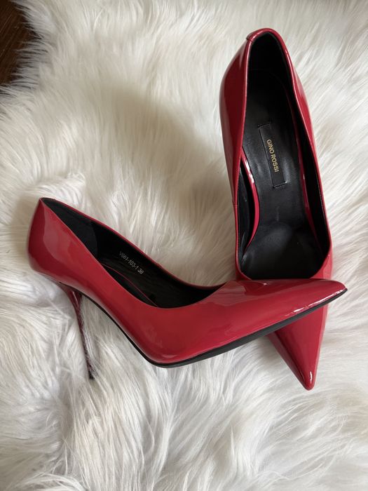 Туфлі на шпильці