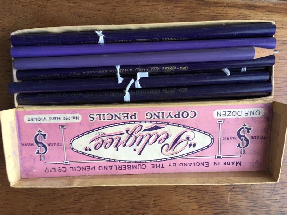 Caixa de lápis muito antiga-ler descrição