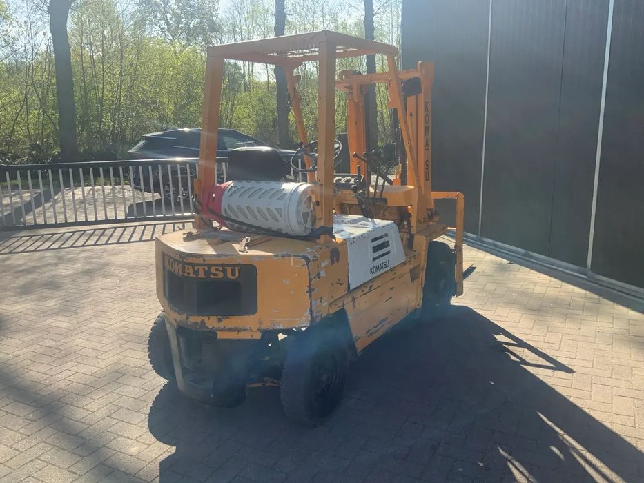 Empilhador komatsu 2t