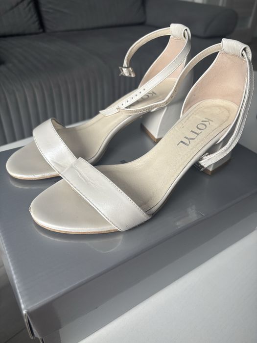 Buty ślubne białe
