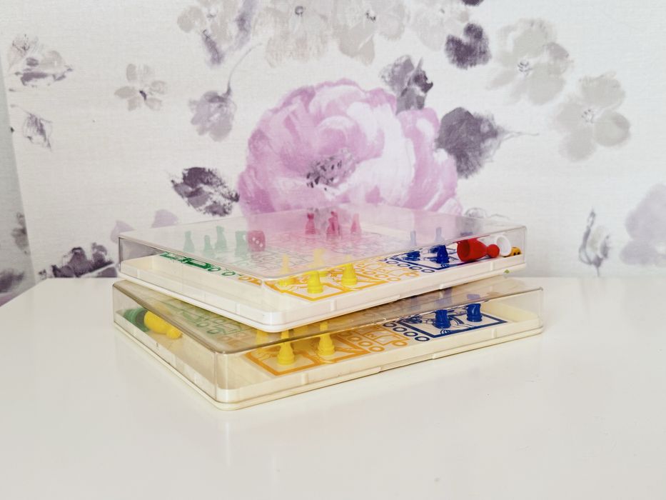 Gra podróżna w konie,pudełko zabawa z małymi konikami,Playbox vintage