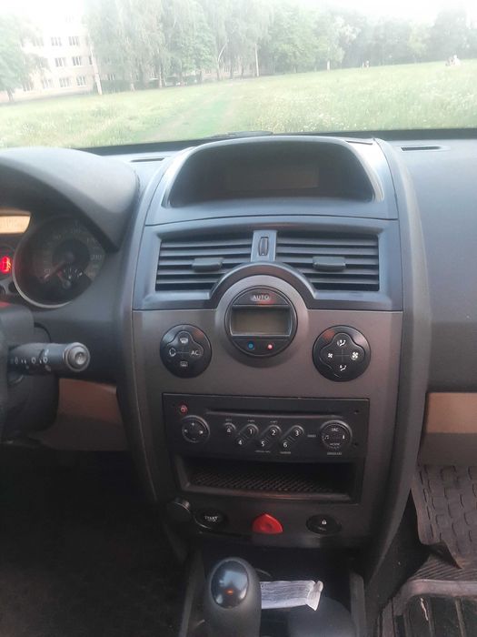 продам  автомобиль Renault Megane 2