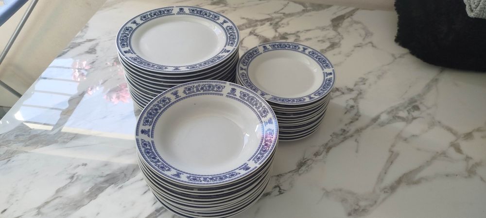 Conjunto de pratos