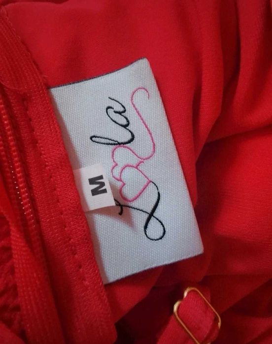 Czerwona sukienka z różą Loola