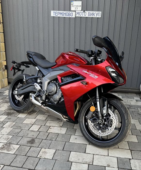 Triumph Daytona 660 доставка обмін