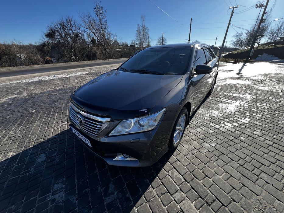 Офіційна Toyota Camry 2.5 бензин
