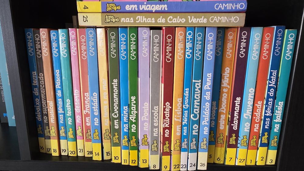 Livros juvenis "Uma Aventura" e outros