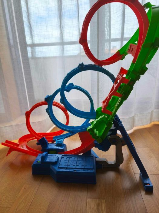 Hot Wheels Corkscrew Crash - A funcionar