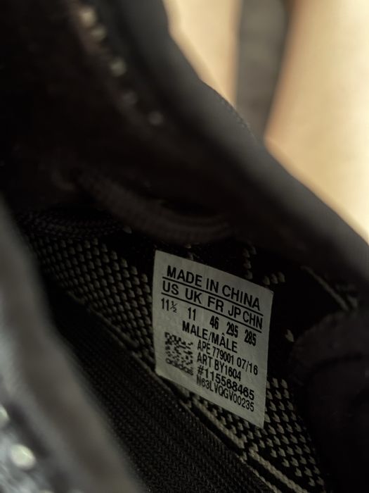 Yeezy 350 V2 w wersji Oreo, rozmiar 46