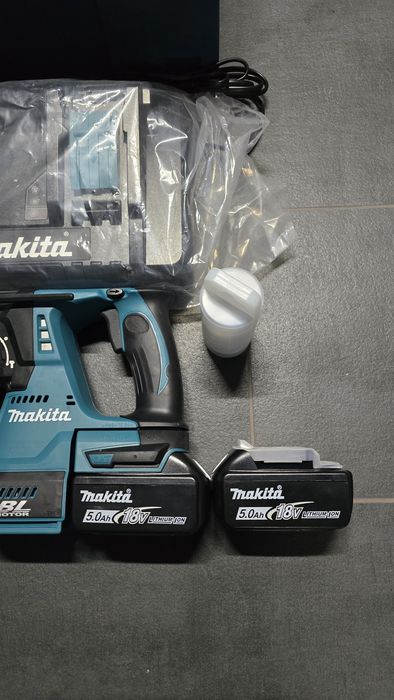 Młotowiertarka Makita DHR243