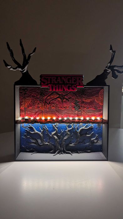 Póleczka na figurki Kinder Joy Stranger things