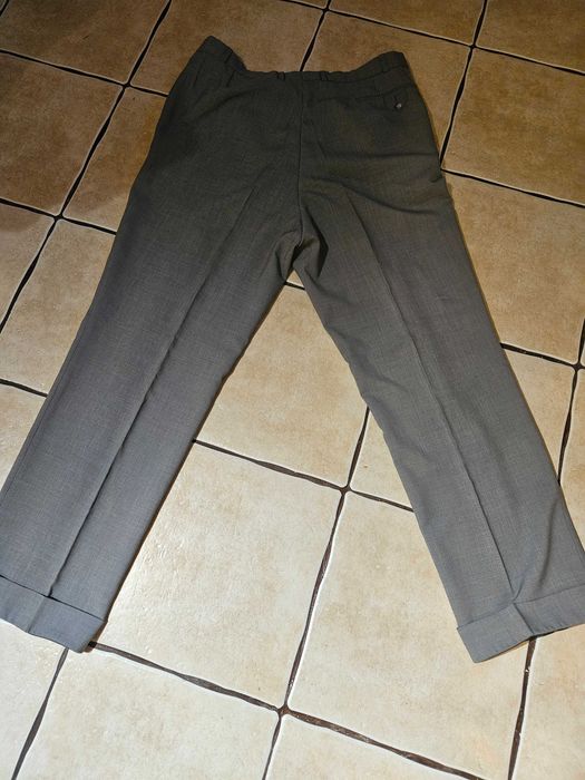 męskie eleganckie spodnie garniturowe r. XXL w stanie bardzo dobrym