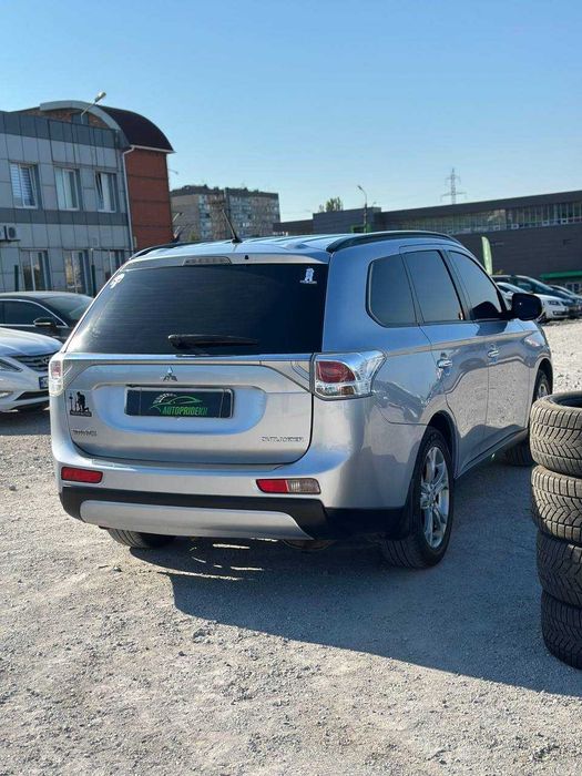 Mitsubishi Outlander 2012 2.4 газ/бензин, обмін [Перший внесок від 20%]