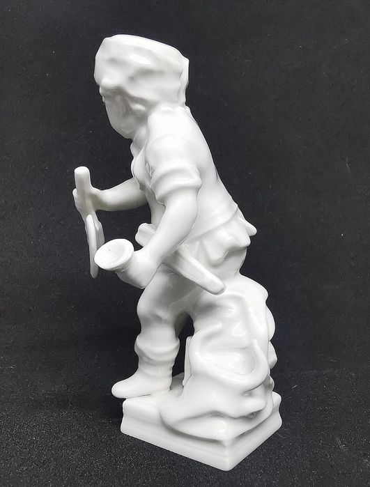 Figurka Porcelana KPM Berlin XIX w Mężczyzna z Toporem UNIKAT