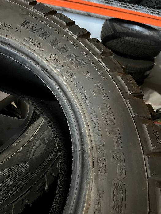 Pneus bfgoodrich mt 255/75 e 17  100 euros