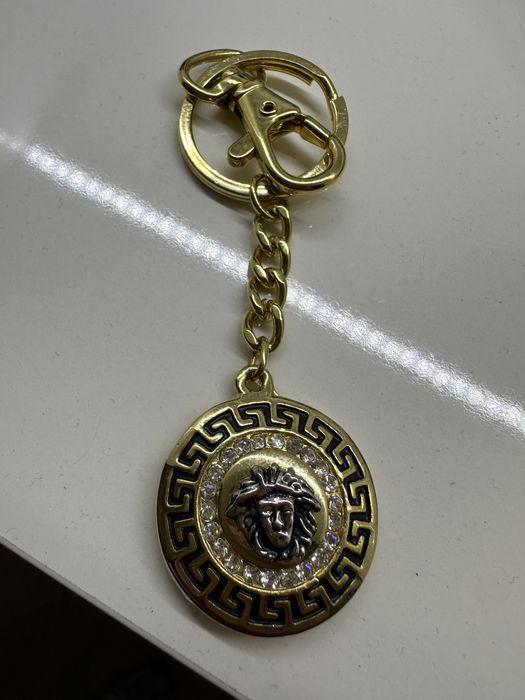 brelok z głową versace