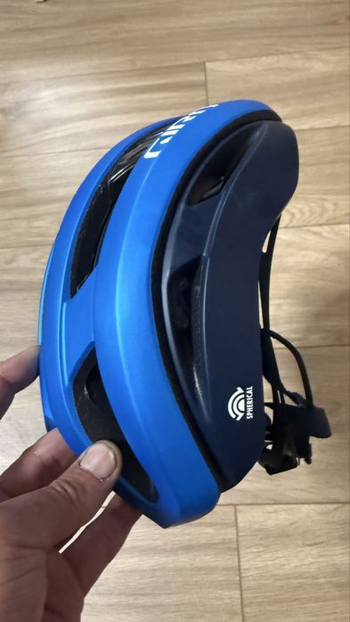 Capacete giro aries spherical