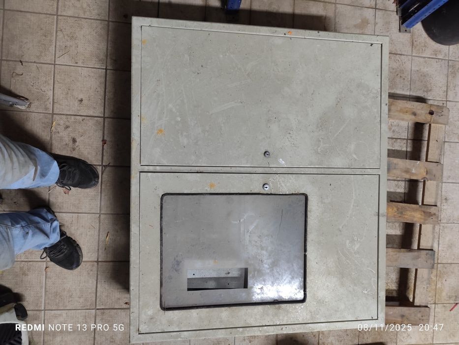 Armário quadrado eléctrico 910 altura 1070 comprimento por 200