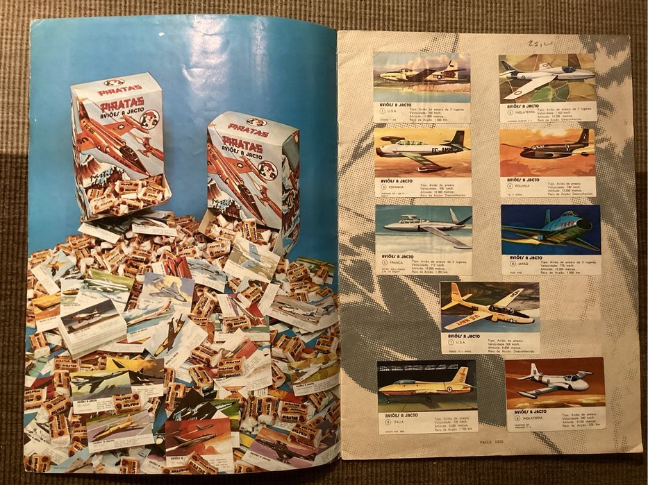 Caderneta de cromos AVIÕES A JACTO. Das pastilhas PIRATA. Completa.