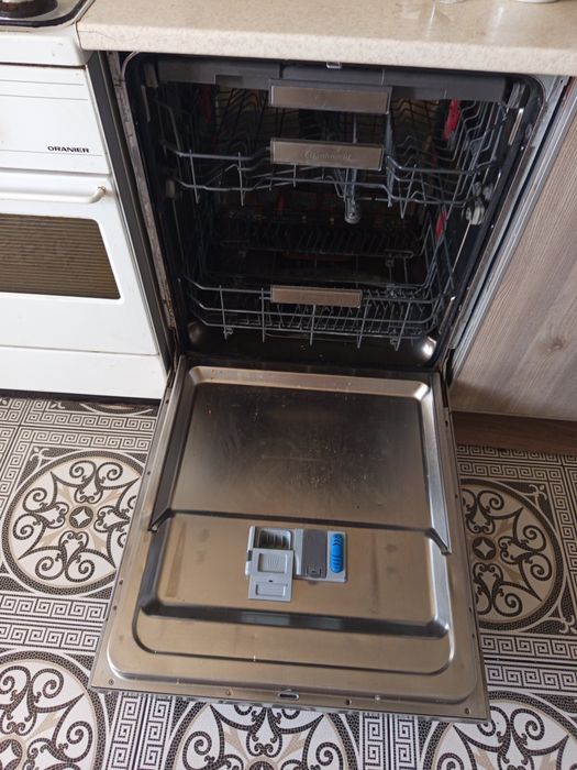 Посудомийна машина Bauknecht