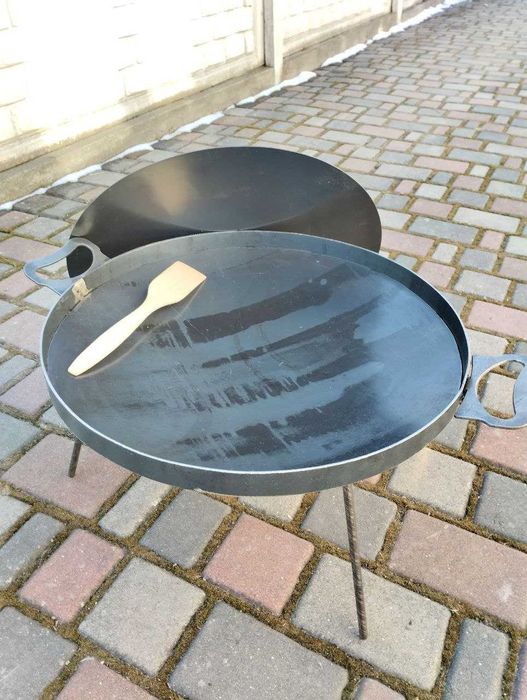Похідна сковорода з диска  з якісного металу 50 см з ніжками .