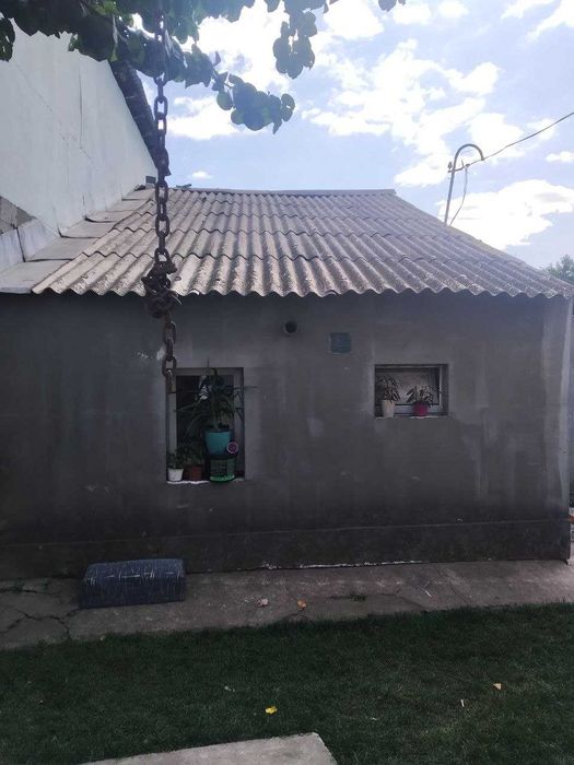 Продажа дома в общем дворе.