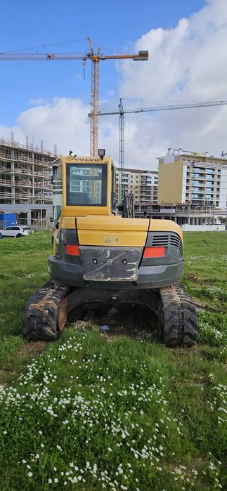 Giratória Volvo 2010 10 Ton de rastos