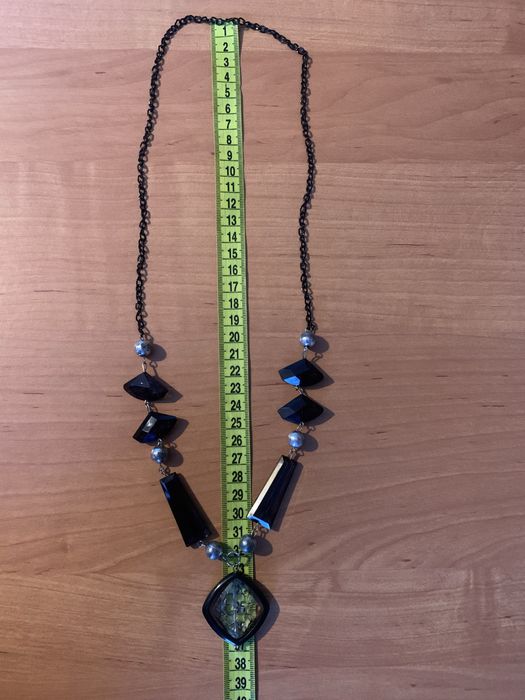 Naszyjnik z czarnymi elementami Wisiorek ozdobny