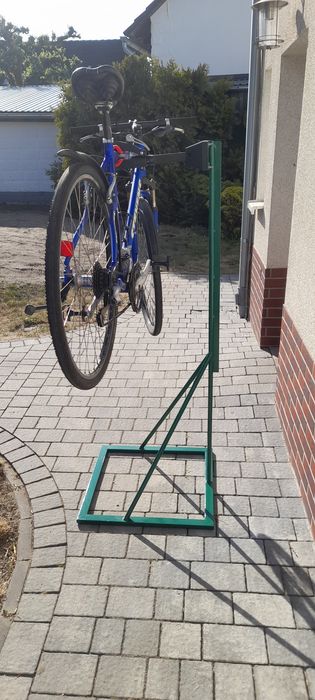 Stojak rowerowy serwisowy