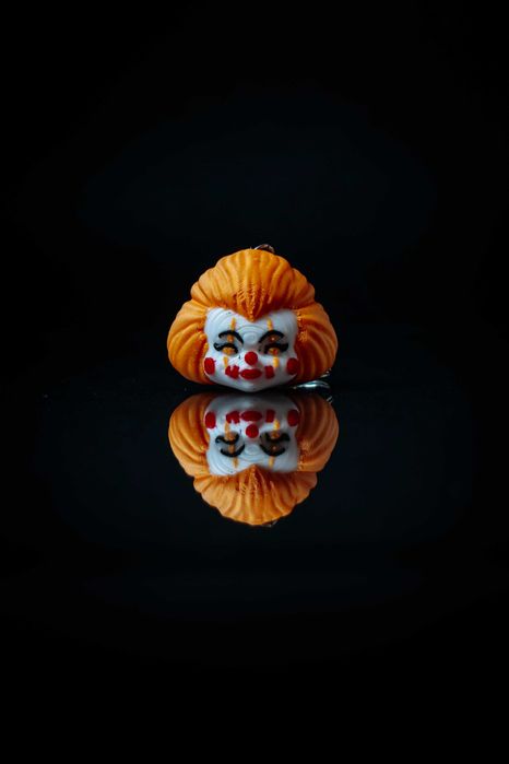 Brelok Pennywise - Ożyw swoje klucze dreszczykiem grozy!