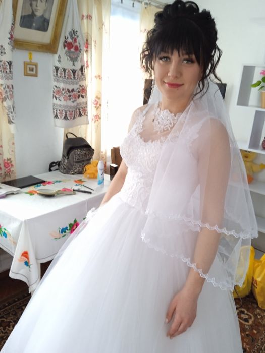 Продається весільна сукня