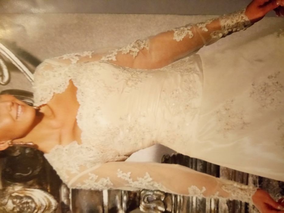 Suknia ślubna z koronki z bolerkiem