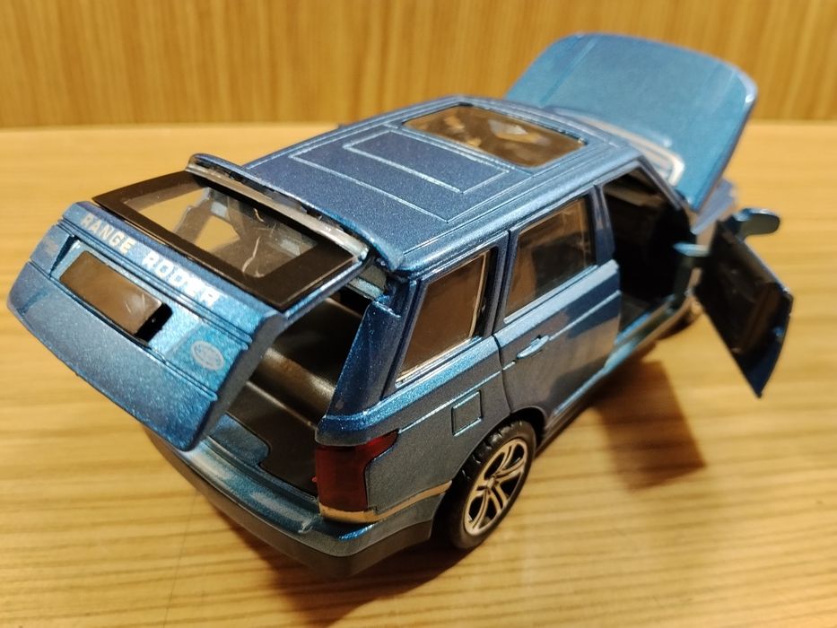 Модель машинка range rover  top model 1:32 металл, свет, звук, инерция