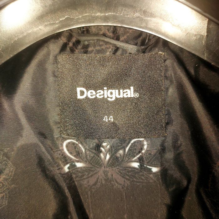 Демісезонна куртка-жилет DESIGUAL. Розмір L.