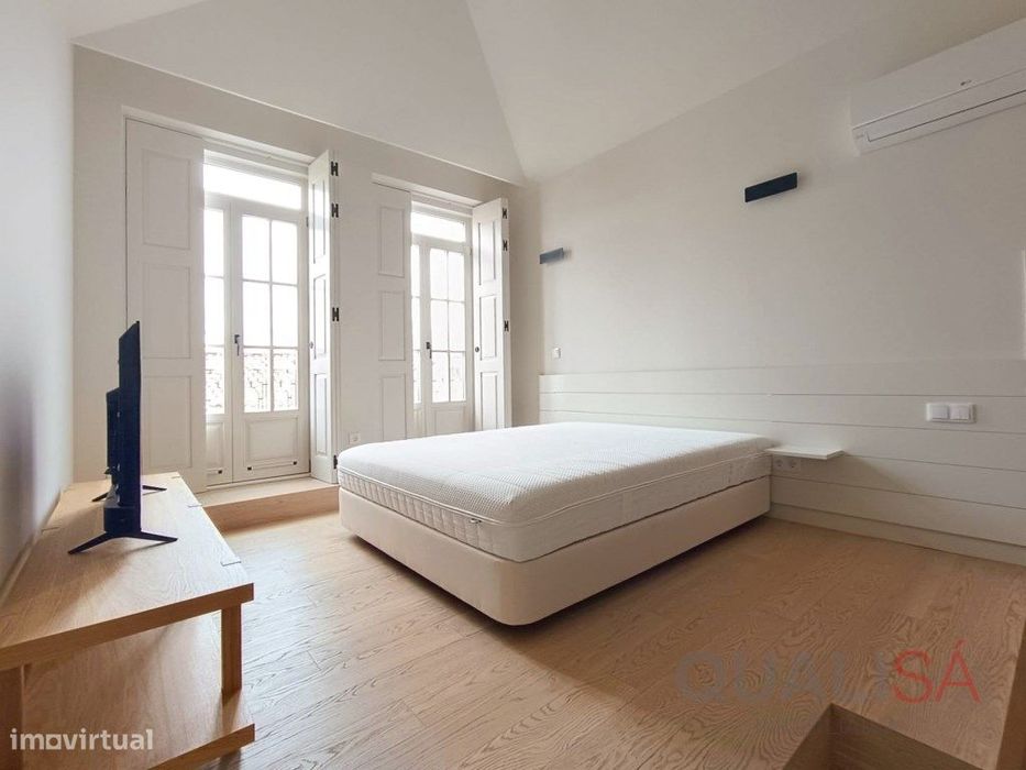 Apartamento T0 novo com varanda, equipado e mobilado, localizado no...