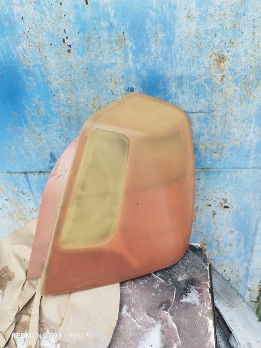 Стоп лачетті седан правий