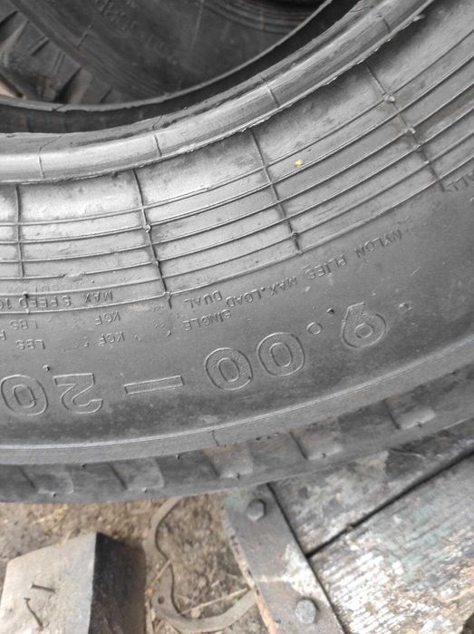 Шина 9.00-20 в отличном состоянии