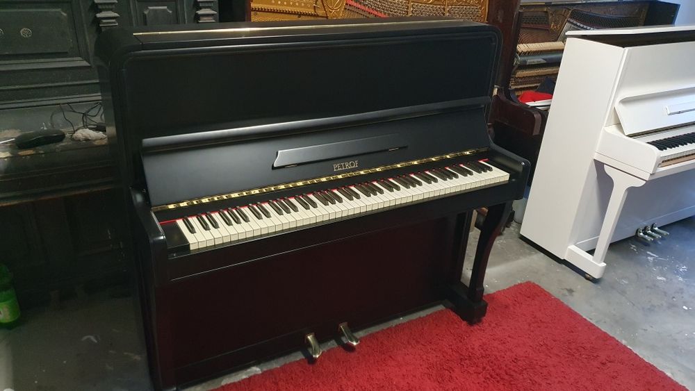 Pianino petrof.wysoki model.