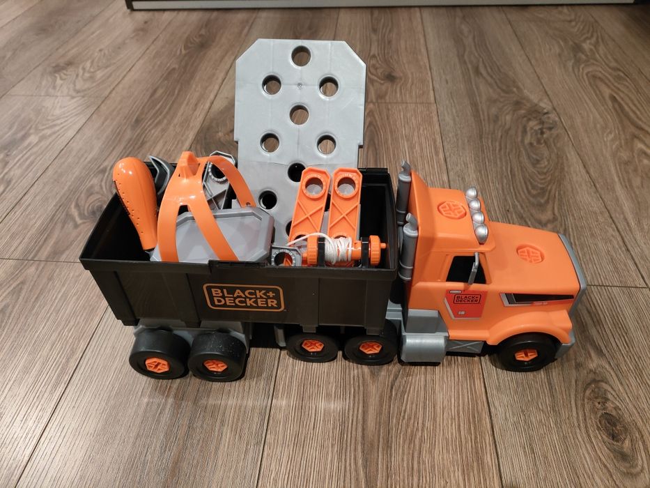 Smoby Ciężarówka 3w1 Black+Decker Narzędzia Dźwig 60 Akc.