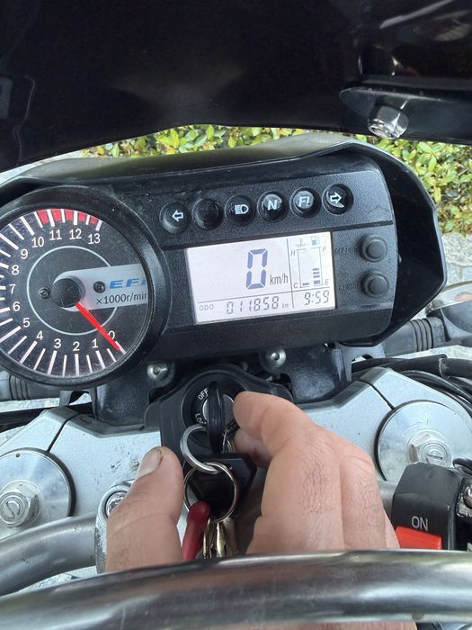 Hyosung   gt 650  (11000 quilometros )