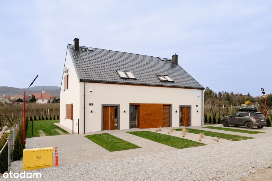 Nowoczesny bliźniak z widokiem na Ślężę