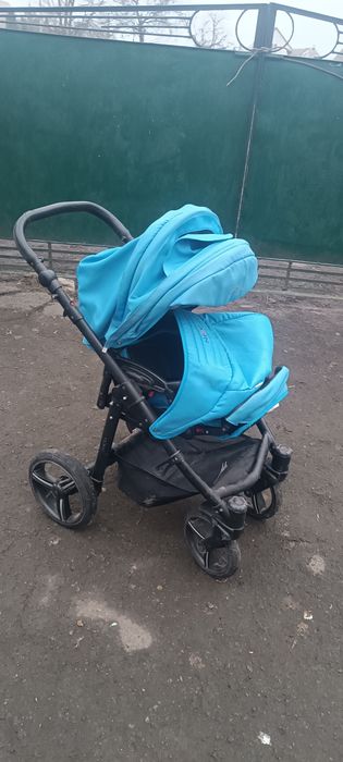Детская коляска  складывается
