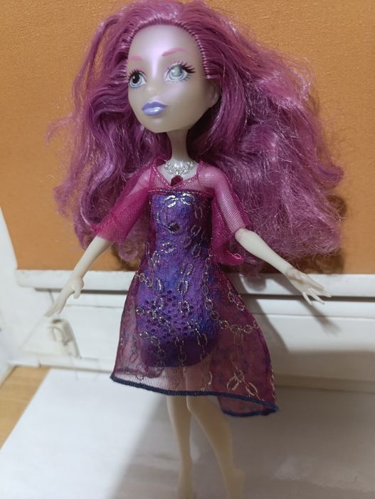 Lalka Monster High Ari ,lalka świecąca i śpiewająca.