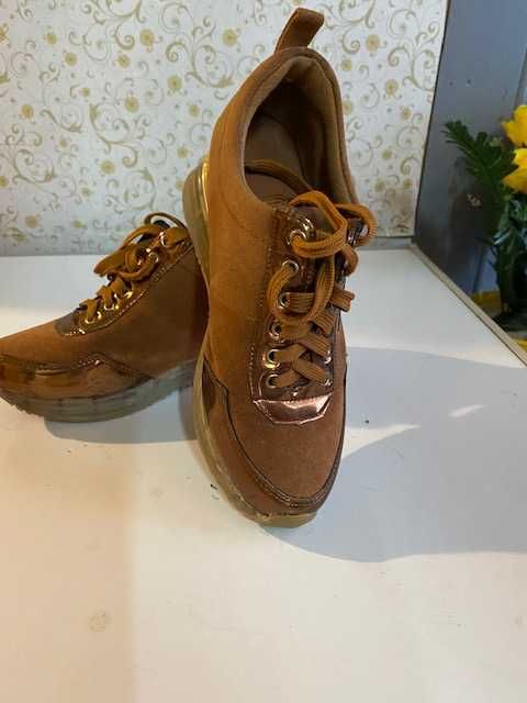 Tenis novos e confortaveis