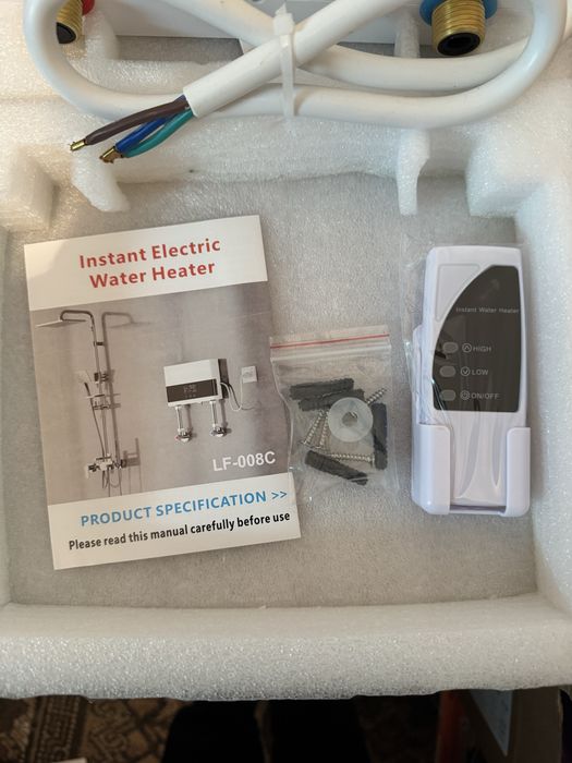 Проточний водонагрівач 6000w 220V LCD з пультом для душу кухні ванної