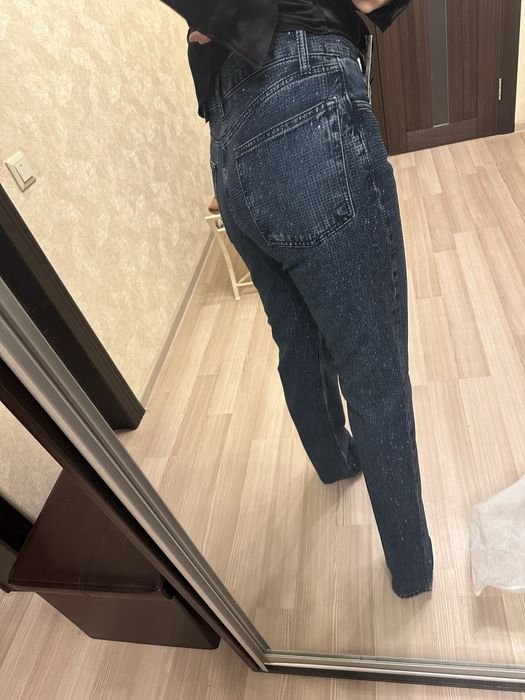 Джинсы  в стразах zara