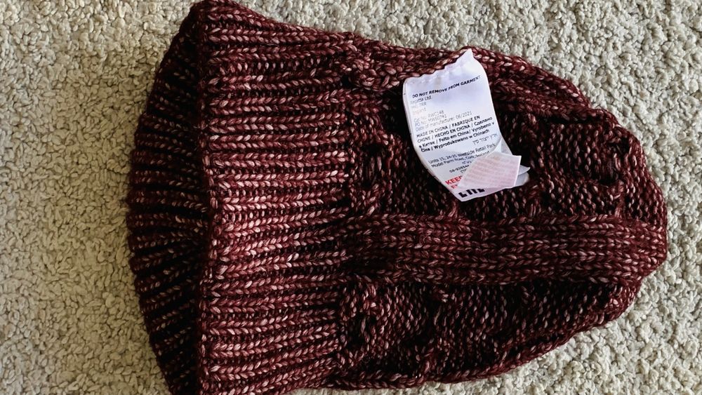 Шапка від бренду Regata