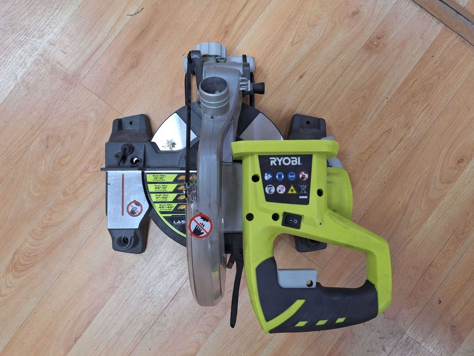 RYOBI EMS190DCL Pilarka ukośnica akumulatorowa do drewna