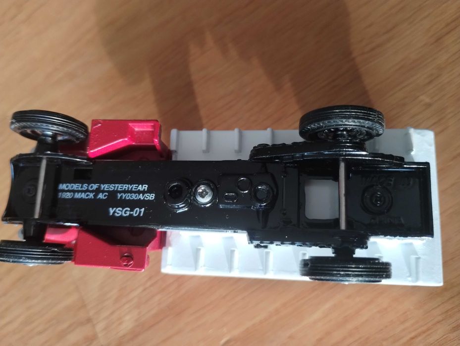 Stare auto Wiegand 1930 Mack AC. Trick.